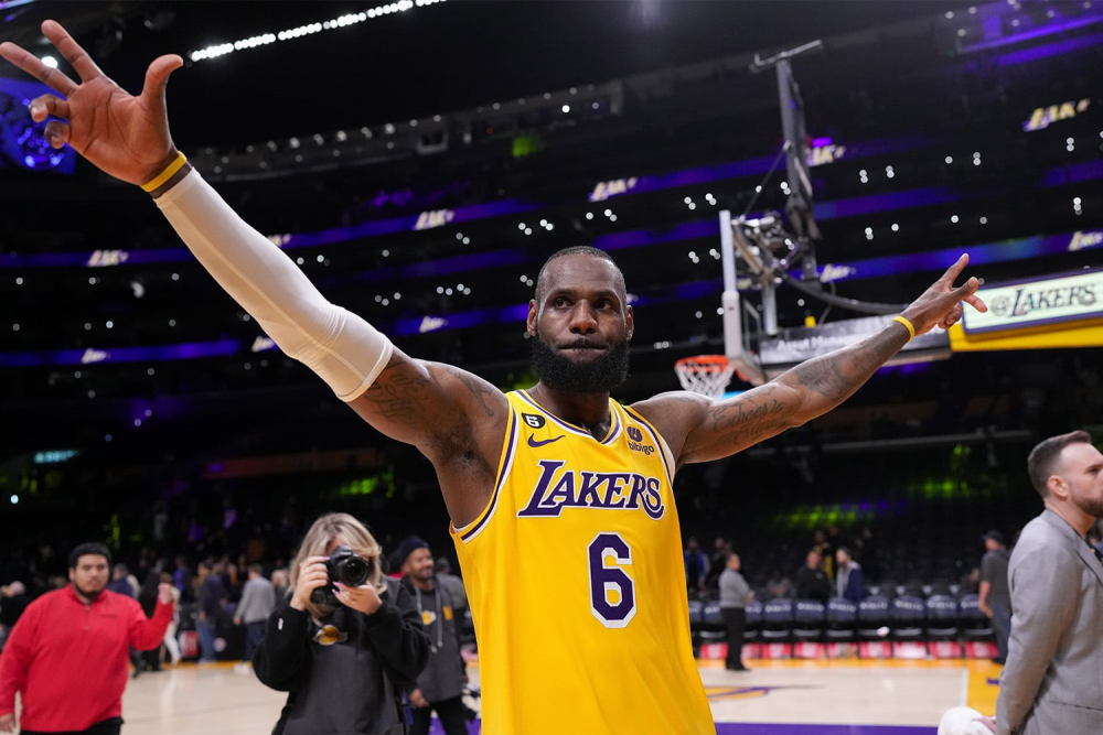 詹姆斯再刷新纪录！成为NBA历史得分王的简单介绍