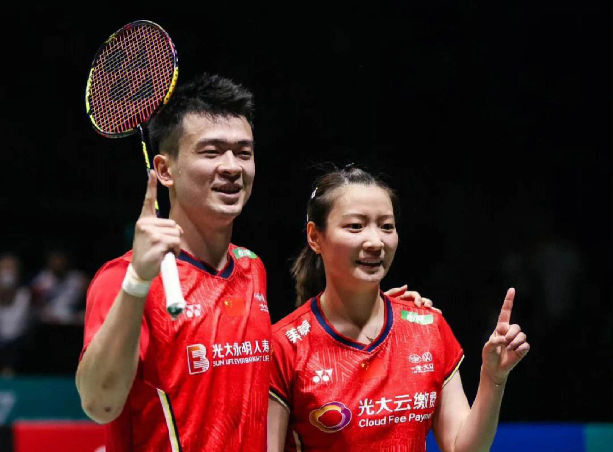 “国际羽毛球挑战杯:赛场外的友谊与竞争!” “国际羽毛球挑战杯:赛场外的友谊与竞争!”