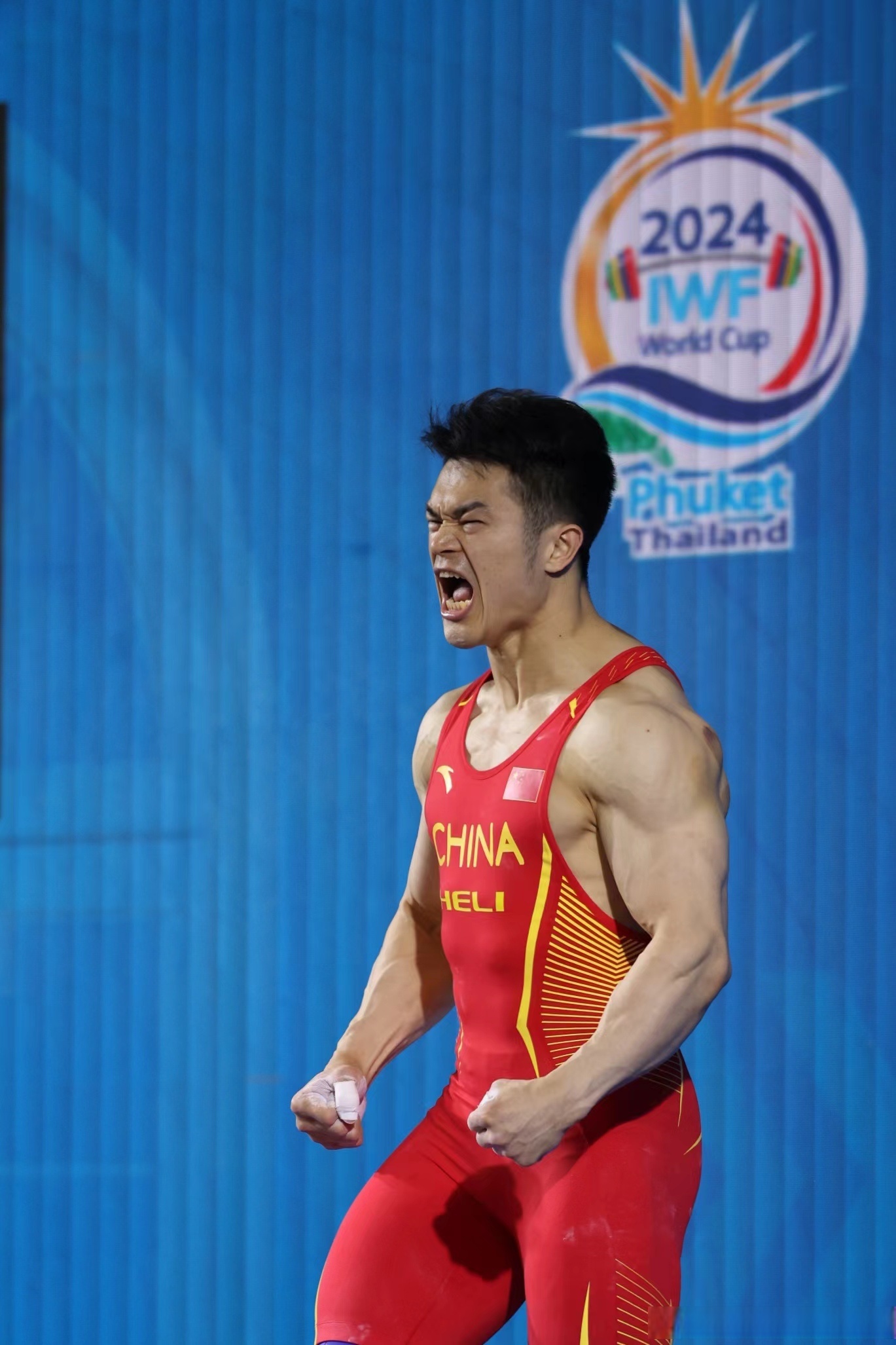 举重世界杯破三项世界纪录，中国力士展现统治力