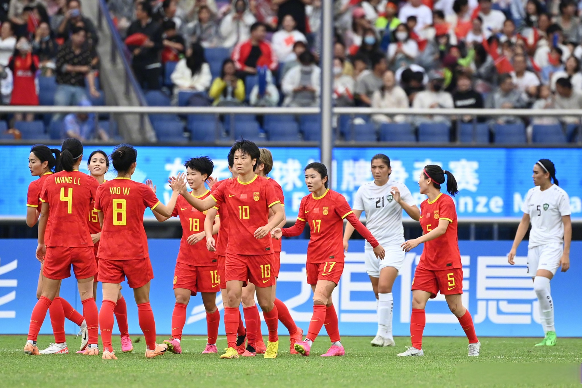 “中超女足赛事的魅力，吸引更多关注与支持！”